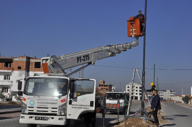 Akhisar Ring Yolunda Aydınlatma Çalışmaları Başladı