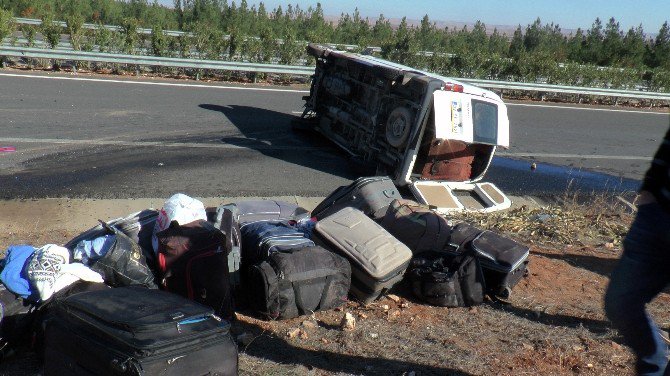 Şanlıurfa’da İşçileri Taşıyan Minibüs Devrildi: 13 Yaralı