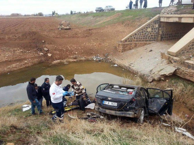 Köprüden Düşen Otomobilin Sürücüsü Yaralandı