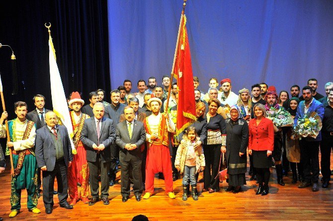 Saü’de “Bu Topraklar İçin: Bir Halkın Kahramanlık Öyküsü” İsimli Bir Gösteri Düzenlendi