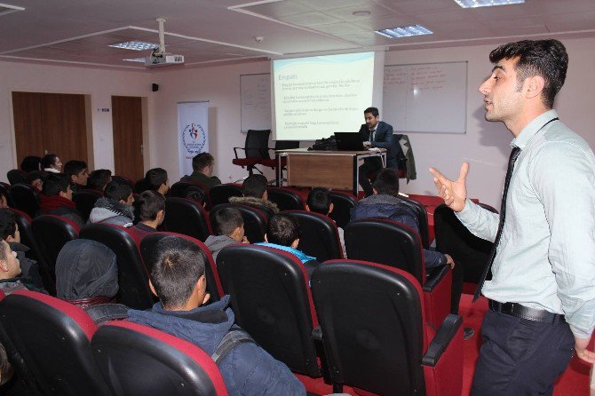 Gençlere “İletişim Ve Empati” Semineri Verildi