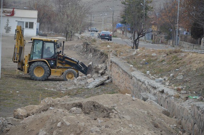 Seyitgazi Spor Kompleksi’nde Çalışmalar Başladı