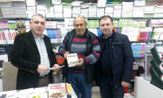 300 Dolar Bozduran Herkese Kitap Hediye Ediyor