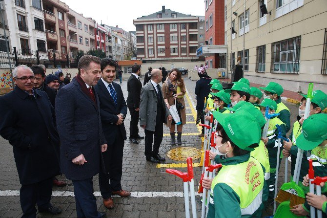 Minik Temizlik Elçileri İş Başında