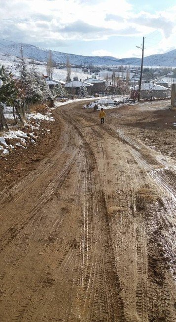 Çamurlu Yollar Meclis Üyesini Çileden Çıkardı