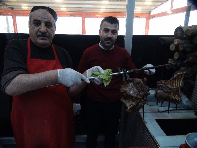 Yozgat’a Gelen Misafirler Tandırı Tatmadan Gitmiyor