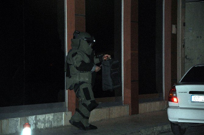 Antalya’da Boş Valiz Polisi Alarma Geçirdi