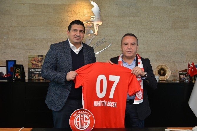 Antalyaspor Başkanı Öztürk, Başkan Böcek’i Ziyaret Etti