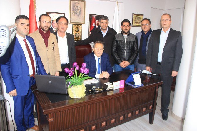 Balıkesir Büyükşehir Belediye Başkanı Uğur, Ak Parti Edremit İlçe Teşkilatını Ziyaret Etti