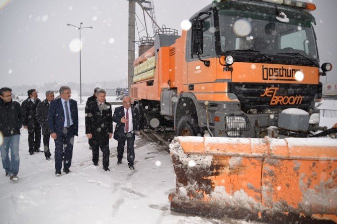 Bolu Valisi Baruş, Karla Mücadele Çalışmalarını Denetledi