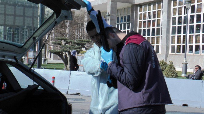 Çaldığı Otomobil Trafikte Alev Alınca Bırakıp Kaçtı