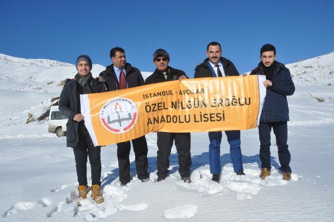 İstanbul’dan Ağrılı Öğrencilere Malzeme