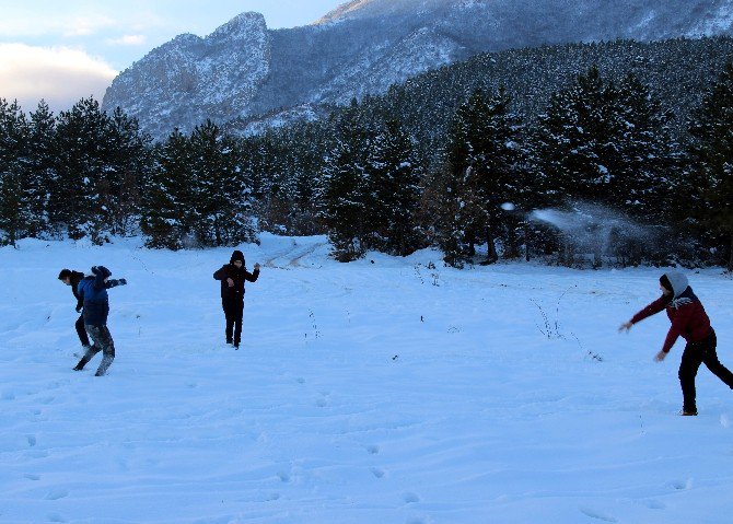Kar Tatilini Fırsat Bilen Öğrenciler Piknik Yaptı
