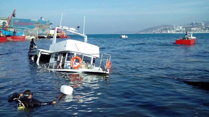 Kuşadası’nda Bakımı Yapılan Tekne Battı