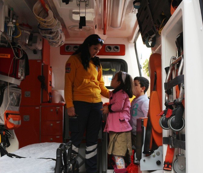 “Ambulansa Yol Ver, Hayata Yol Ver” Kampanyası Devam Ediyor