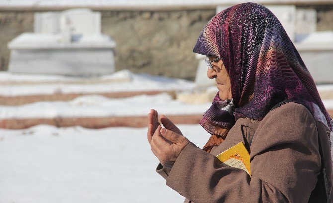 Erzurum’da Patlamada Şehit Olan 65 Asker, 50. Yılda Dualarla Anıldı