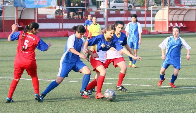 Kadın Hakları İçin Maç Yaptılar