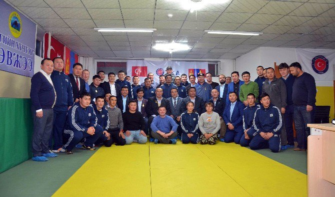 Tika’dan Moğolistan’da Sporcuları Yetiştirme Merkezi’ne Donanım Desteği