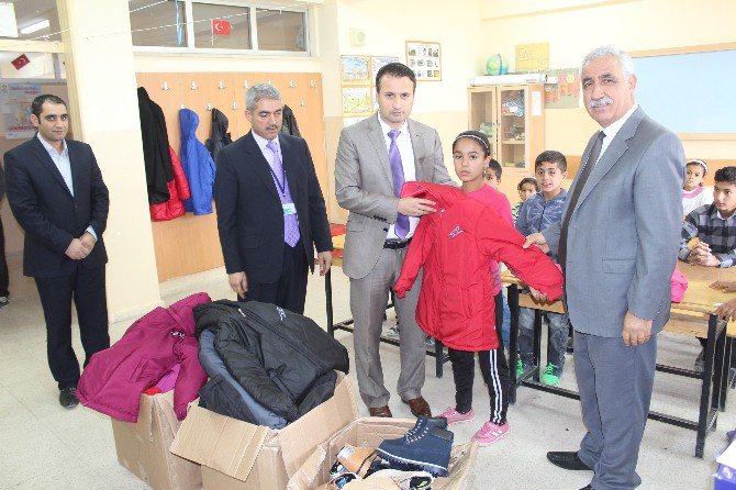 Suriyeli Öğrencilere Giyim Yardımı Yapıldı