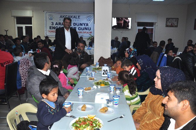 Akçakale Belediye Başkanı Abdülhakim Ayhan Engellilerle Yemekte Buluştu