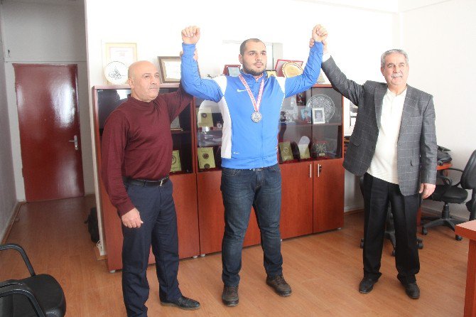 Boksör Aziz Mutlu’nun Hedefi Türkiye Şampiyonluğu