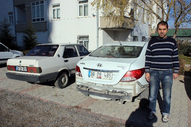 Freni Boşalan Halk Otobüsü, 6 Otomobile Çarparak Durabildi