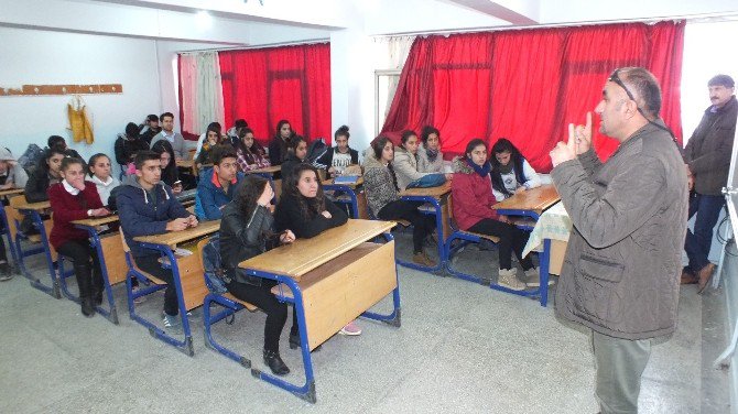 Öğrencilere Fotoğrafın İncelikleri Anlatıldı