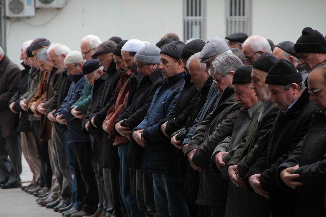 Halep’te Hayatını Kaybedenler İçin Gıyabi Cenaze Namazı Kılındı