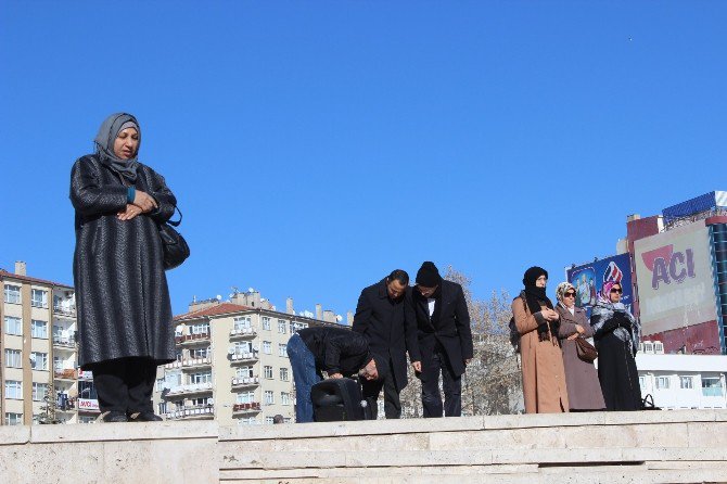 Halep’te Hayatını Kaybedenler İçin Memur-sen Üyeleri Gıyabi Cenaze Namazı Kıldı