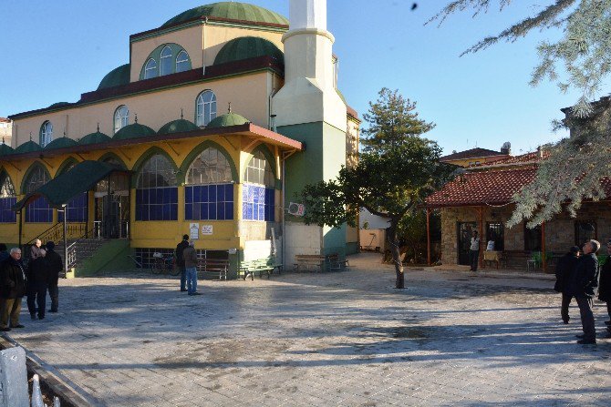 42 Evler Merkez Camii’ne Çevre Düzenlemesi Yapıldı