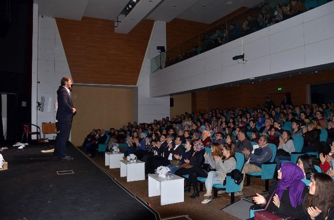 Kosova Kısa Devre Tiyatro Topluluğu’na Yoğun İlgi