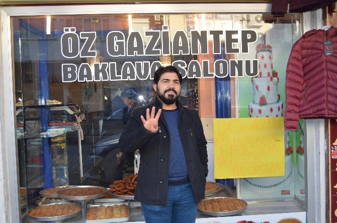 Dolarını Bozdurana Baklava Bedava