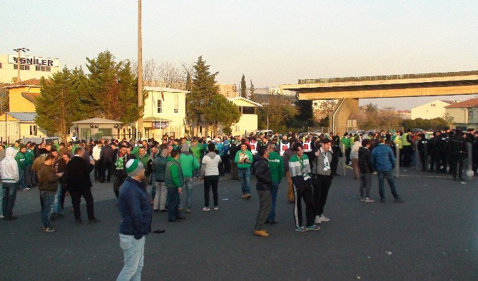 Bursaspor Taraftarları Polis Eşliğinde Stada Gönderildi