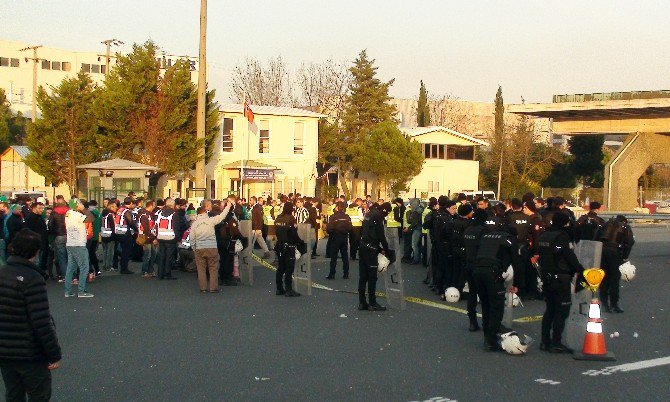 Bursaspor Taraftarları Polis Eşliğinde Stada Gönderildi