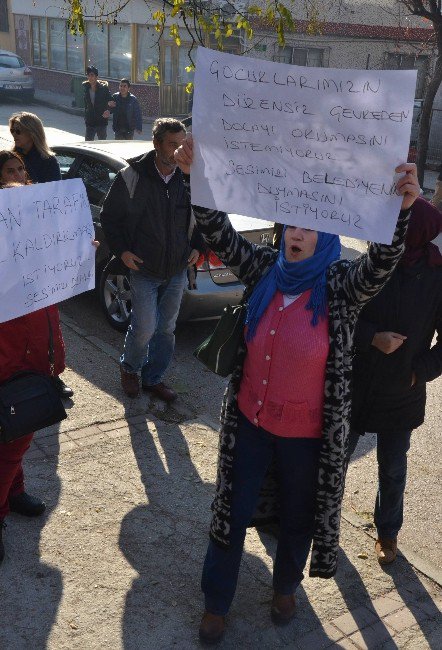 Veliler Okul Çevresinde Uyuşturucu Ve Alkol İçenlere Karşı Yürüdü