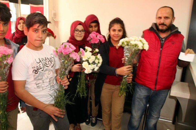 Ortaokul Öğrencileri Harçlıklarıyla Aldıkları Dövizlerini Tl’ye Çevirdi