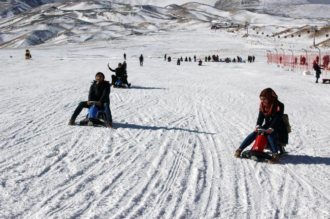 Erciyes’te Sezon Açıldı, Kayak Severler Akın Etti