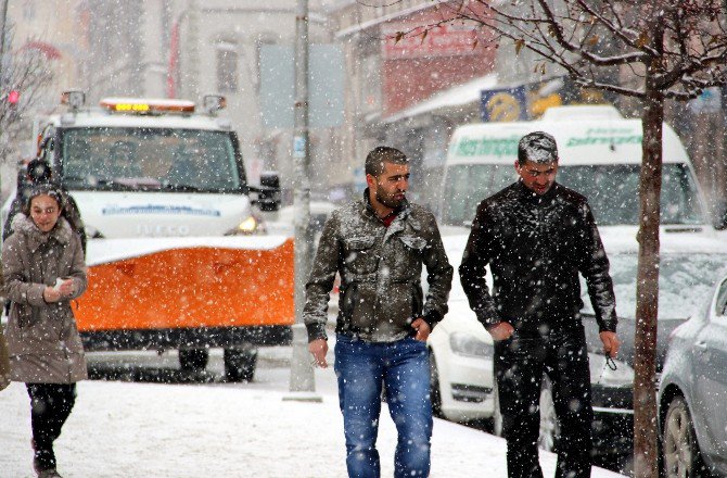 Erzurum’da Kar Yağışı Başladı