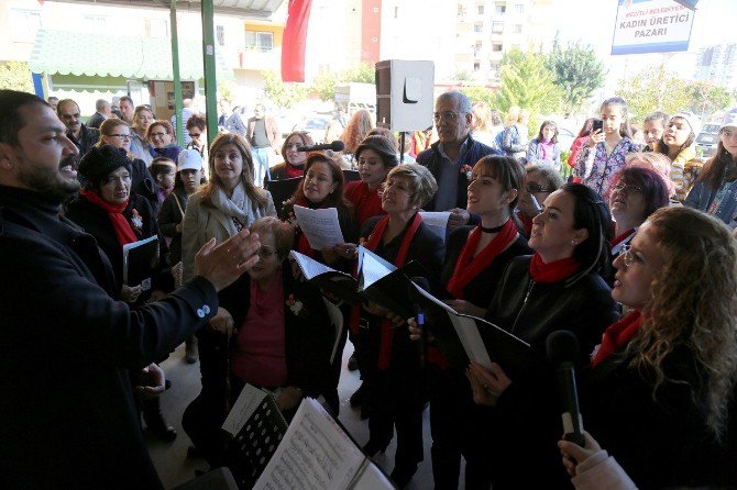 Kadın Üretici Pazarı’nda Şarkı Sesleri Yükseldi