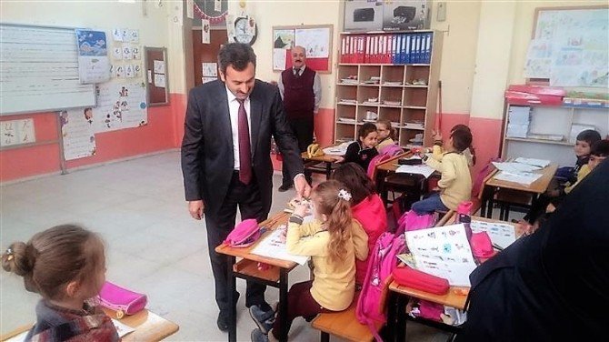 Öğrencilere ’Okul Üzümü’ Dağıtıldı