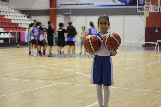 Halepli Minik Kızın Basketbol Aşkı