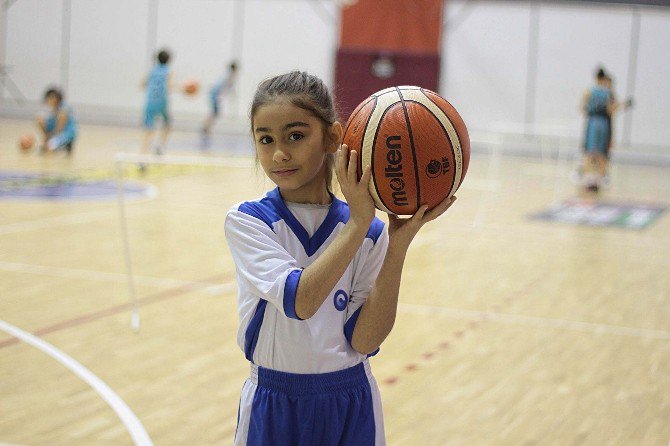 Halepli Minik Kızın Basketbol Aşkı