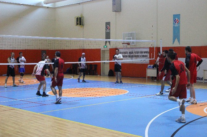 Final Okullarının Düzenlediği Kurumlar Arası Voleybol Turnuvası Sona Erdi