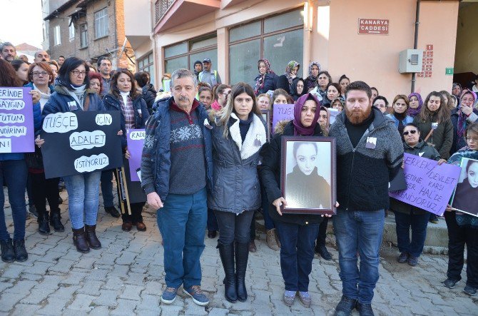 Tuğçe Öldürüldüğü Yerde Anıldı