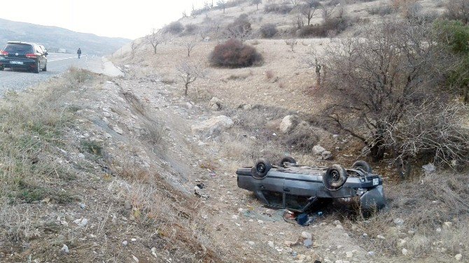 Adıyaman’da Otomobil Şarampole Yuvarlandı: 4 Yaralı