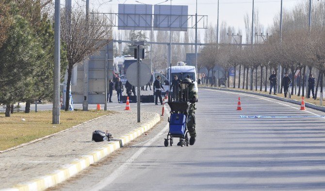 Polisten Kaçan Kadının Çantası Fünye İle Patlatıldı