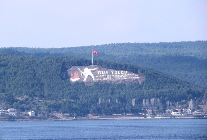 Çanakkale’de Bayraklar Yarıya İndirildi