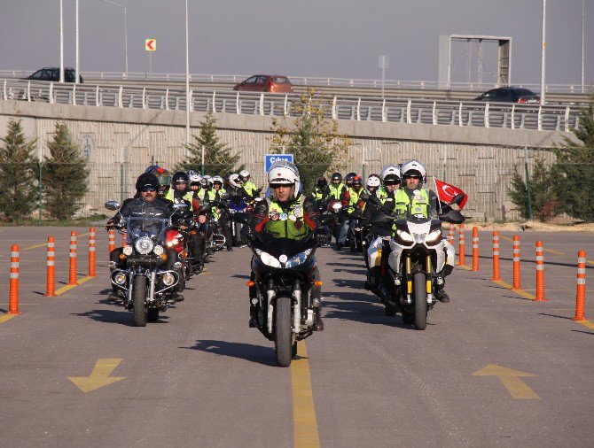 Onlarca Motorcu Şehitlere Saygı İçin Toplandı