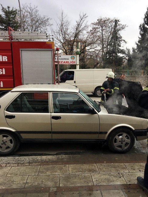 Otomobil Yangını Korkuttu