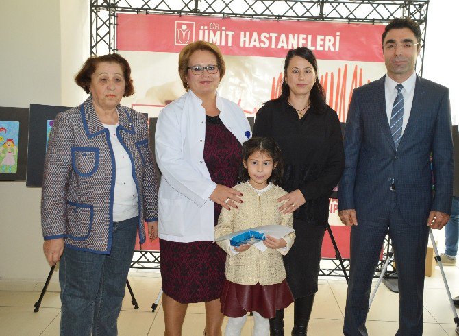 Minik Ressamlar Ödüllerini Aldı